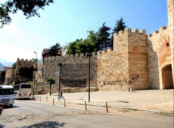 فتح مدينة بورصة تاريخياً. كيف فتح عثمان الأول لمدينة بورصة ويكيبيديا معركة بورصة تاريخ فتح قلعة بورصة